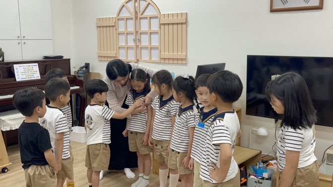 동생들이 주는 선물